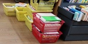 ブックオフで見かけたせどり専業者が大量に買い込むかごの画像